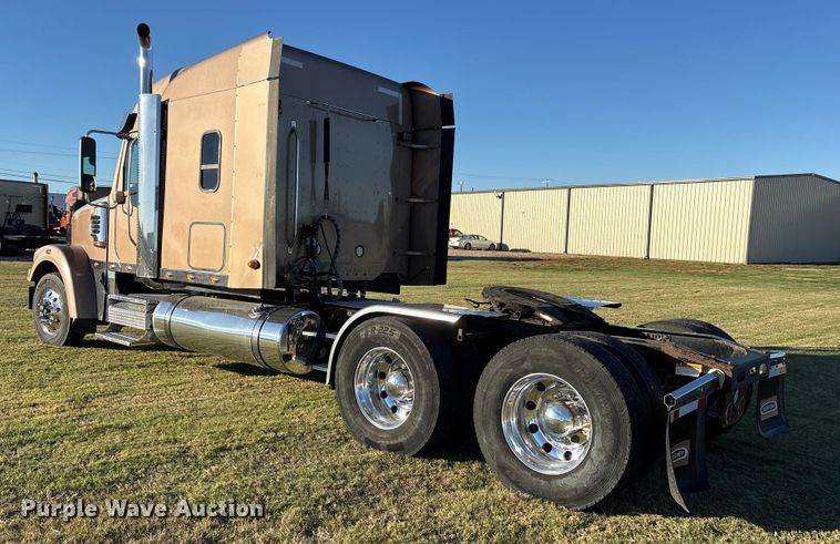 image for item ET7217 2016 Freightliner Coronado  glider kit semi truck