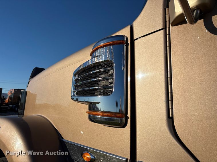 image for item ET7217 2016 Freightliner Coronado  glider kit semi truck