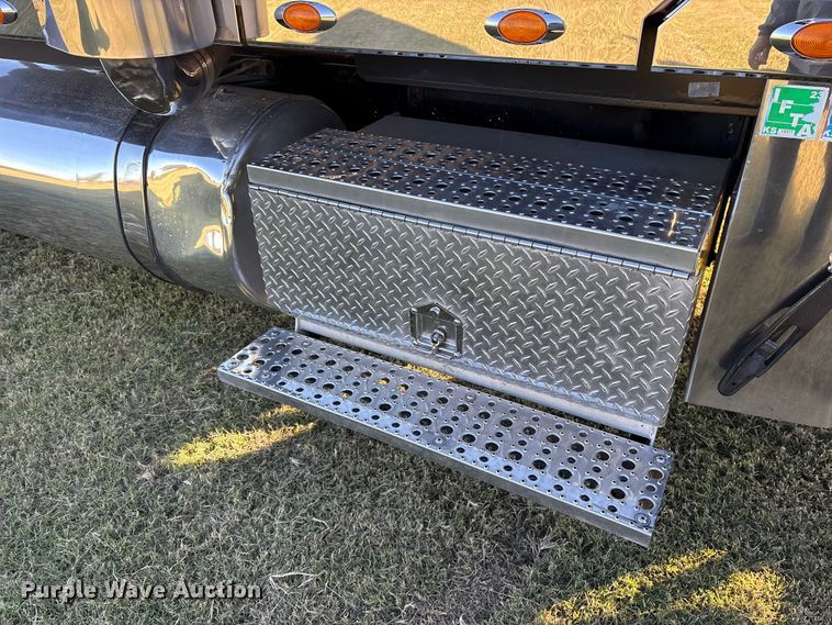 image for item ET7217 2016 Freightliner Coronado  glider kit semi truck