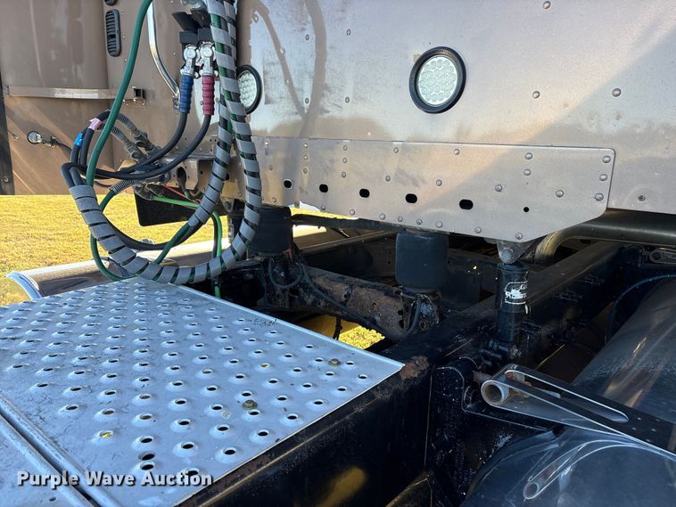 image for item ET7217 2016 Freightliner Coronado  glider kit semi truck