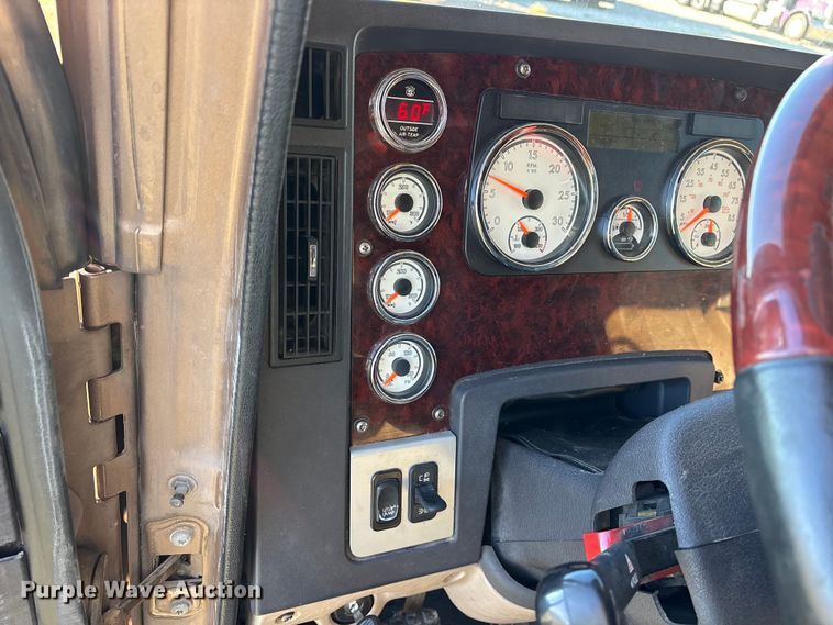 image for item ET7217 2016 Freightliner Coronado  glider kit semi truck