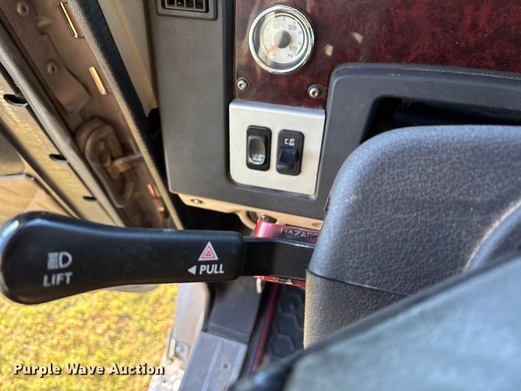 image for item ET7217 2016 Freightliner Coronado  glider kit semi truck