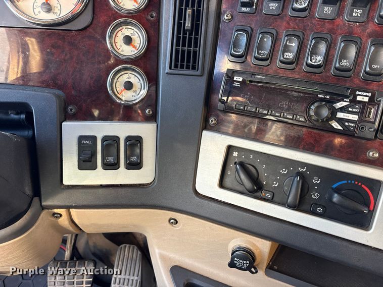 image for item ET7217 2016 Freightliner Coronado  glider kit semi truck