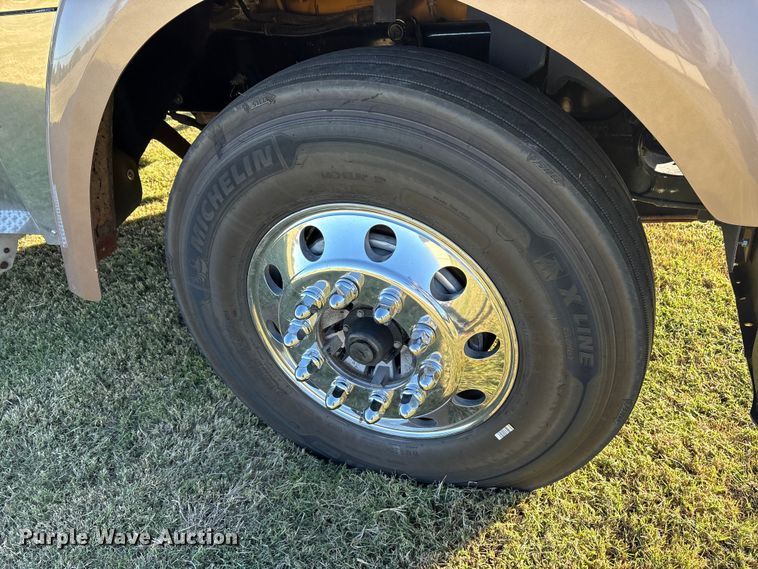 image for item ET7217 2016 Freightliner Coronado  glider kit semi truck