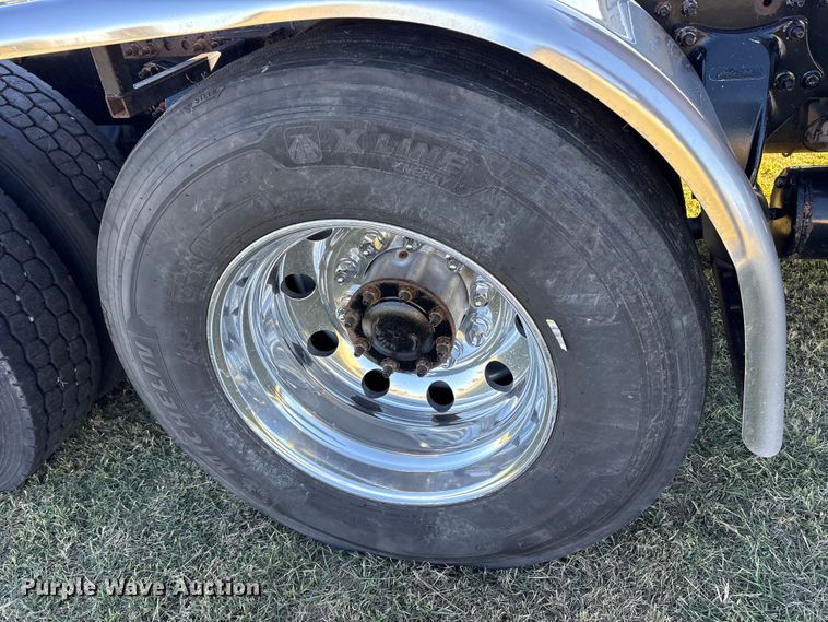 image for item ET7217 2016 Freightliner Coronado  glider kit semi truck