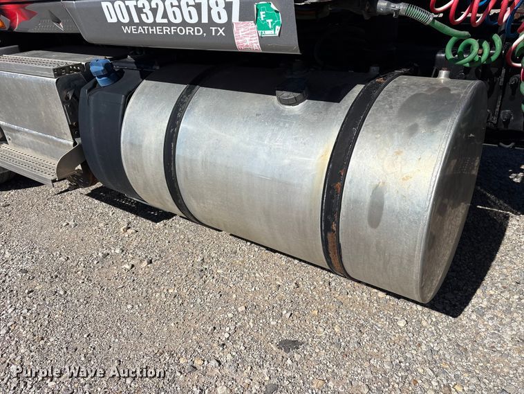 image for item ET7218 2015 International Prostar semi truck