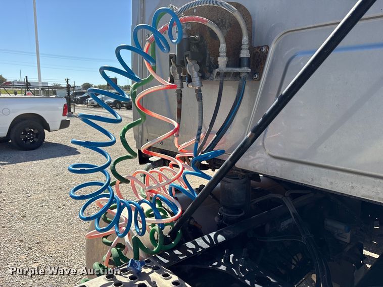 image for item ET7218 2015 International Prostar semi truck