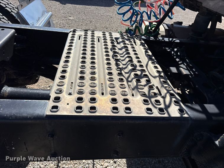 image for item ET7218 2015 International Prostar semi truck