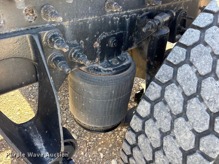 image for item ET7218 2015 International Prostar semi truck