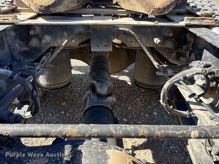 image for item ET7218 2015 International Prostar semi truck