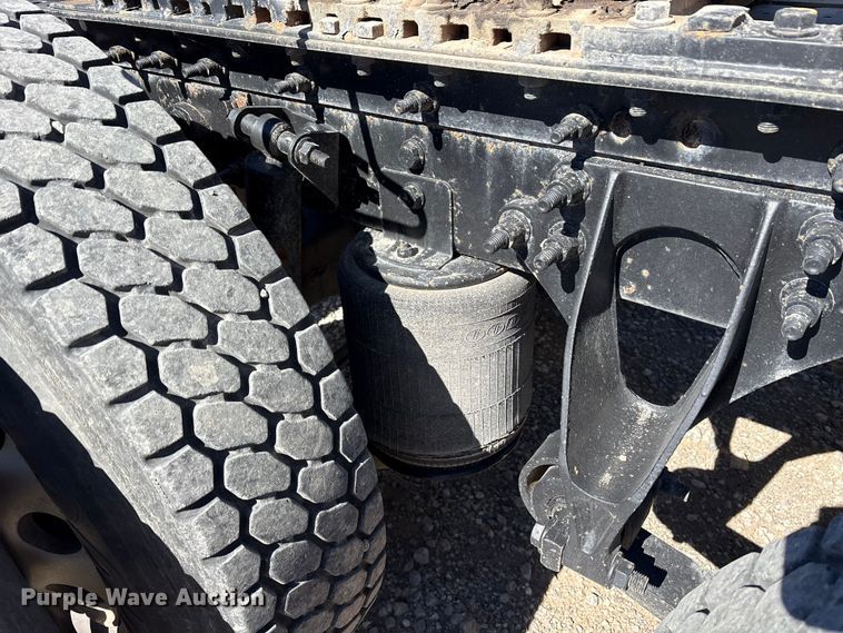 image for item ET7218 2015 International Prostar semi truck