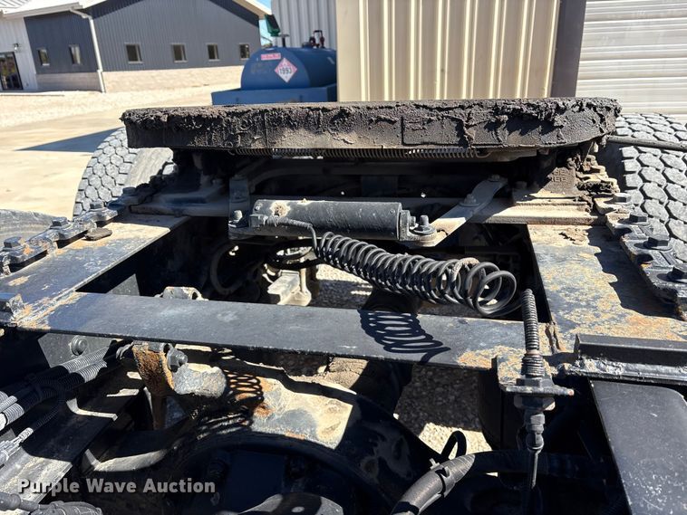 image for item ET7218 2015 International Prostar semi truck