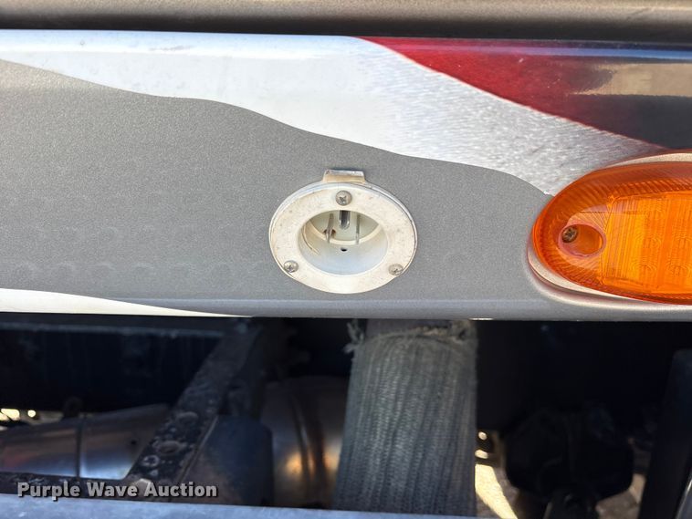 image for item ET7218 2015 International Prostar semi truck