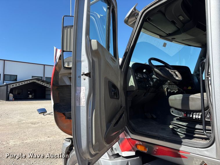 image for item ET7218 2015 International Prostar semi truck