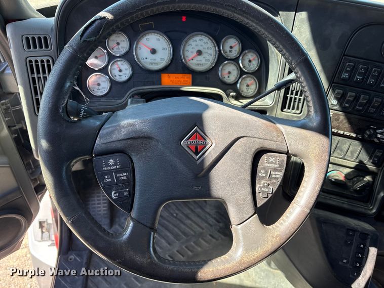 image for item ET7218 2015 International Prostar semi truck