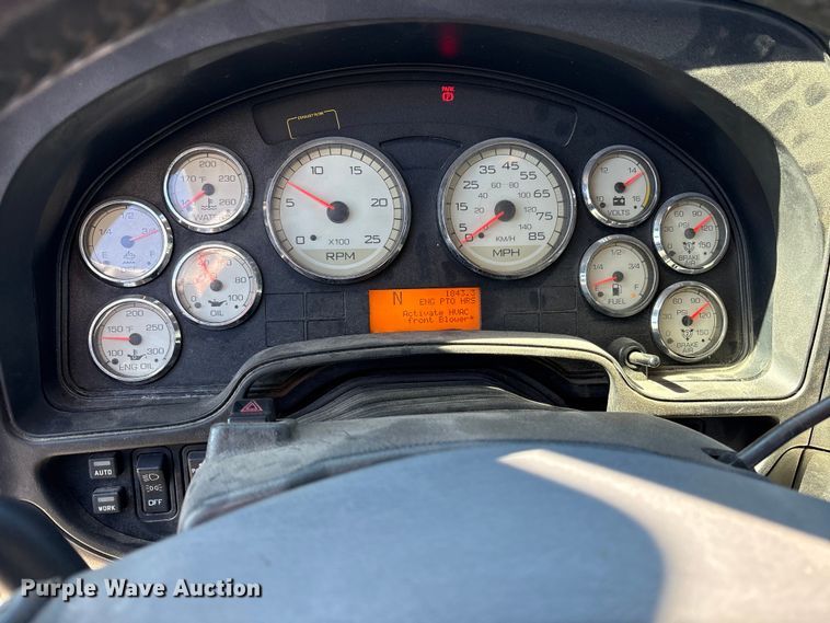 image for item ET7218 2015 International Prostar semi truck