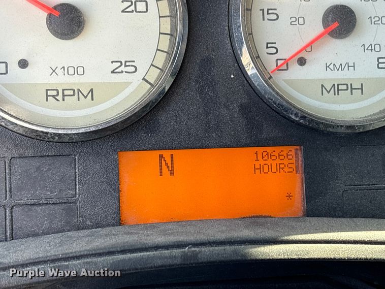 image for item ET7218 2015 International Prostar semi truck