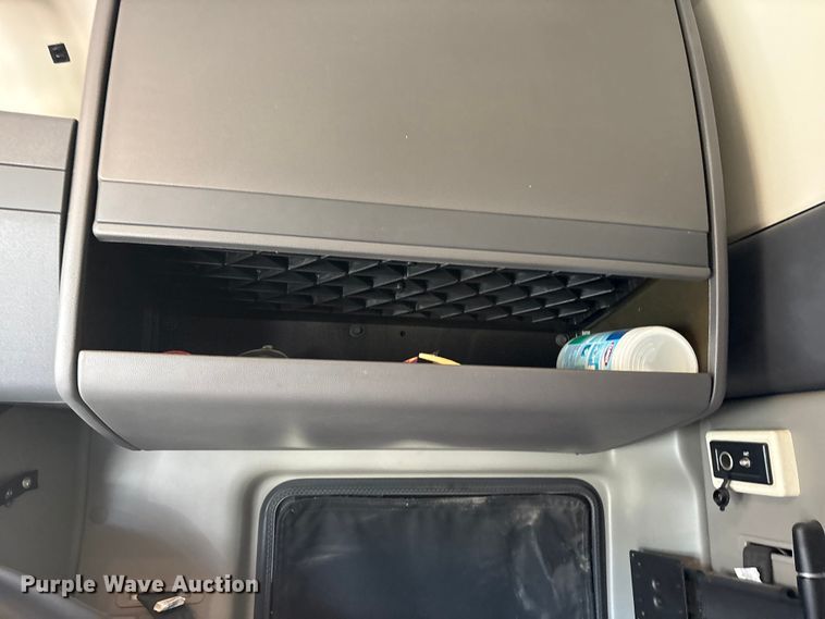 image for item ET7218 2015 International Prostar semi truck