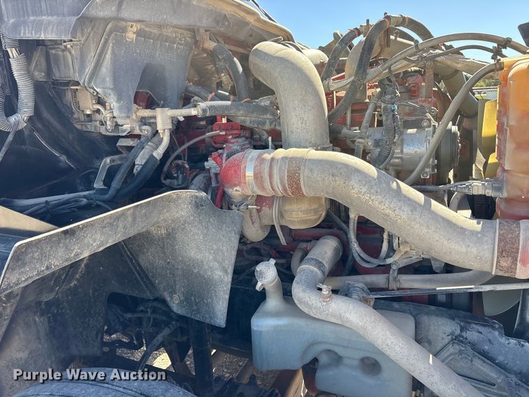 image for item ET7218 2015 International Prostar semi truck