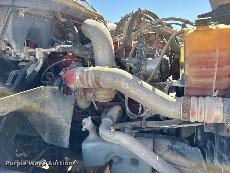 image for item ET7218 2015 International Prostar semi truck