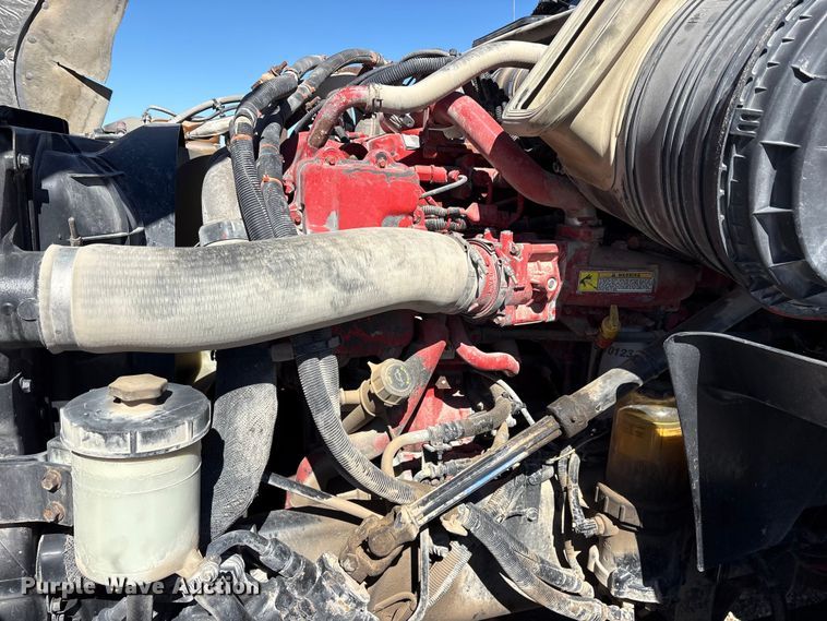 image for item ET7218 2015 International Prostar semi truck