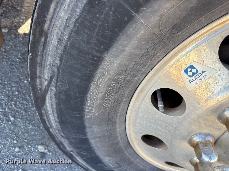 image for item ET7218 2015 International Prostar semi truck