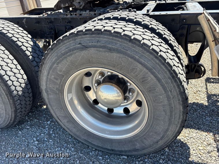 image for item ET7218 2015 International Prostar semi truck