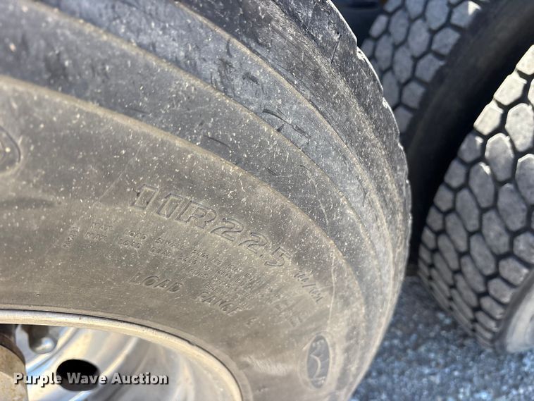 image for item ET7218 2015 International Prostar semi truck