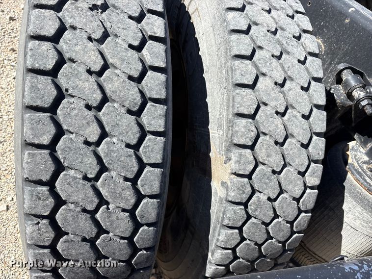 image for item ET7218 2015 International Prostar semi truck