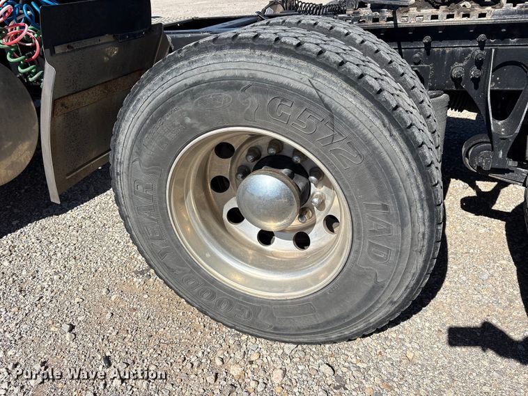 image for item ET7218 2015 International Prostar semi truck