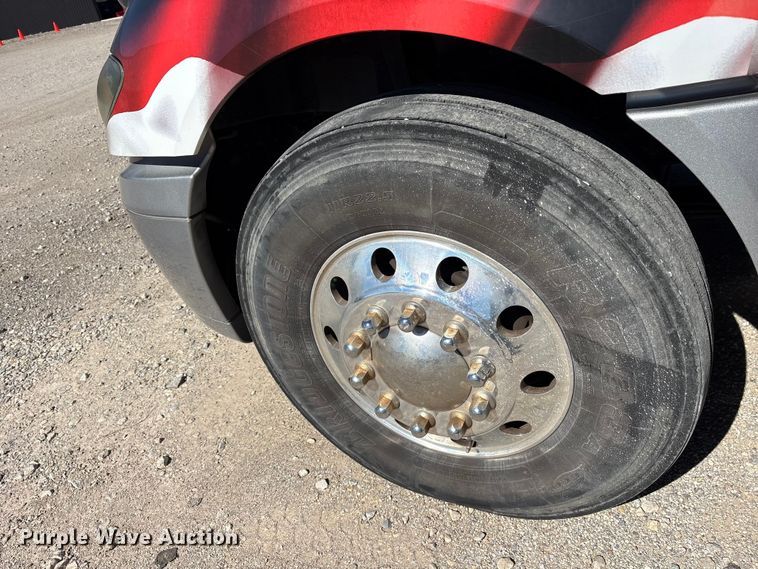 image for item ET7218 2015 International Prostar semi truck