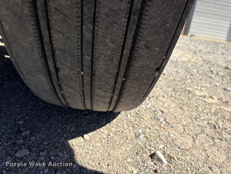 image for item ET7218 2015 International Prostar semi truck