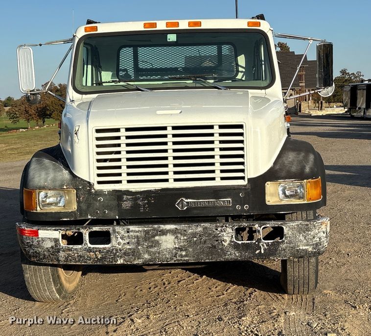 image for item ET7242 2000 International 4700 flatbed truck