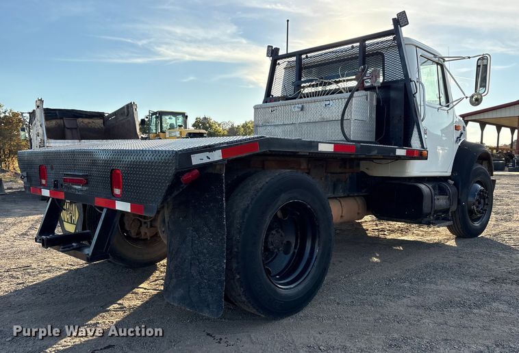image for item ET7242 2000 International 4700 flatbed truck