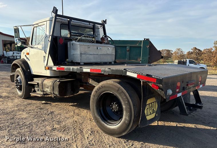 image for item ET7242 2000 International 4700 flatbed truck