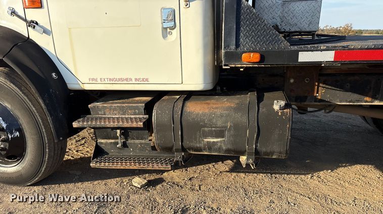image for item ET7242 2000 International 4700 flatbed truck