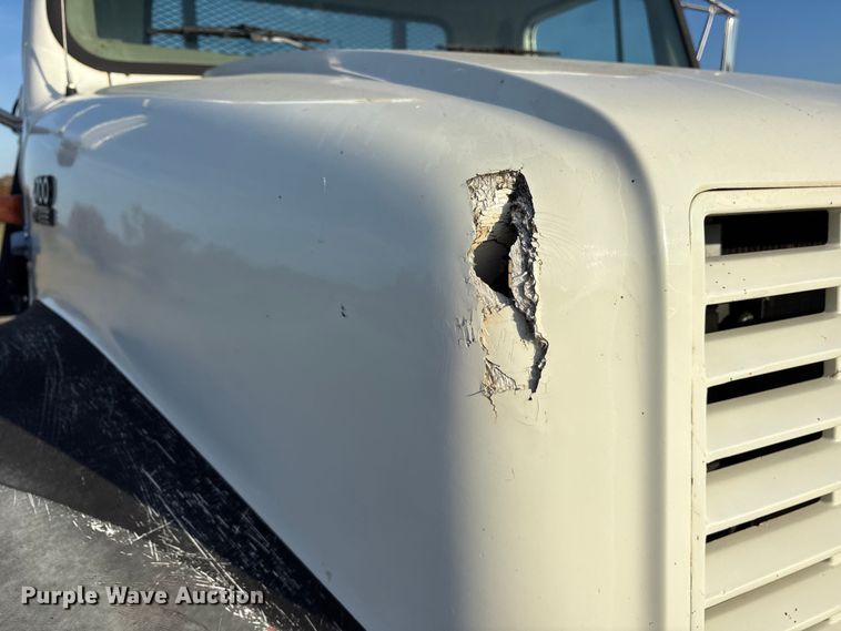 image for item ET7242 2000 International 4700 flatbed truck