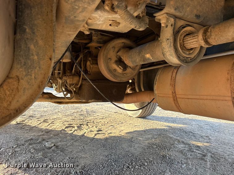 image for item ET7242 2000 International 4700 flatbed truck