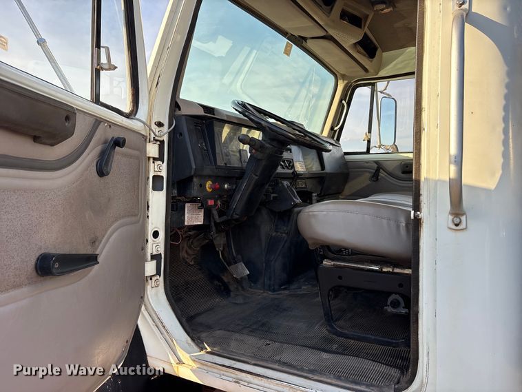 image for item ET7242 2000 International 4700 flatbed truck