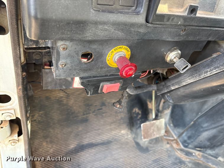 image for item ET7242 2000 International 4700 flatbed truck