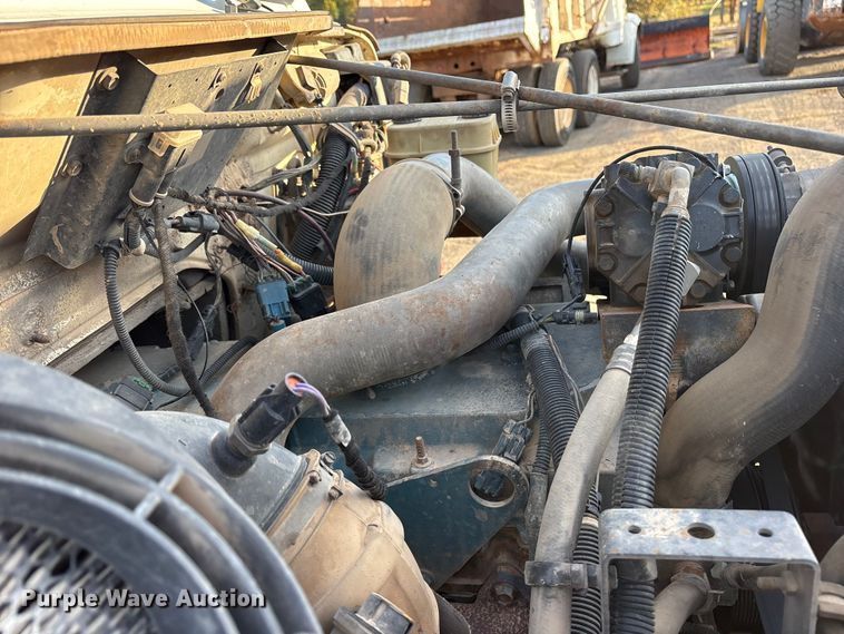 image for item ET7242 2000 International 4700 flatbed truck