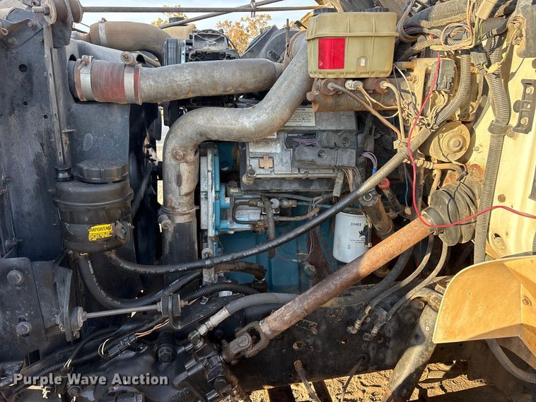 image for item ET7242 2000 International 4700 flatbed truck