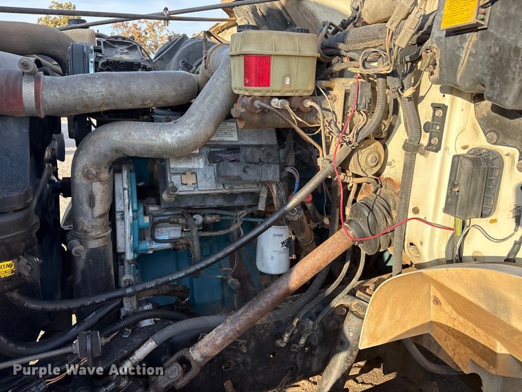 image for item ET7242 2000 International 4700 flatbed truck