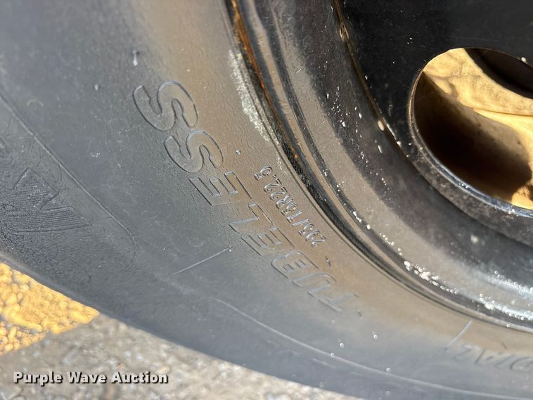 image for item ET7242 2000 International 4700 flatbed truck