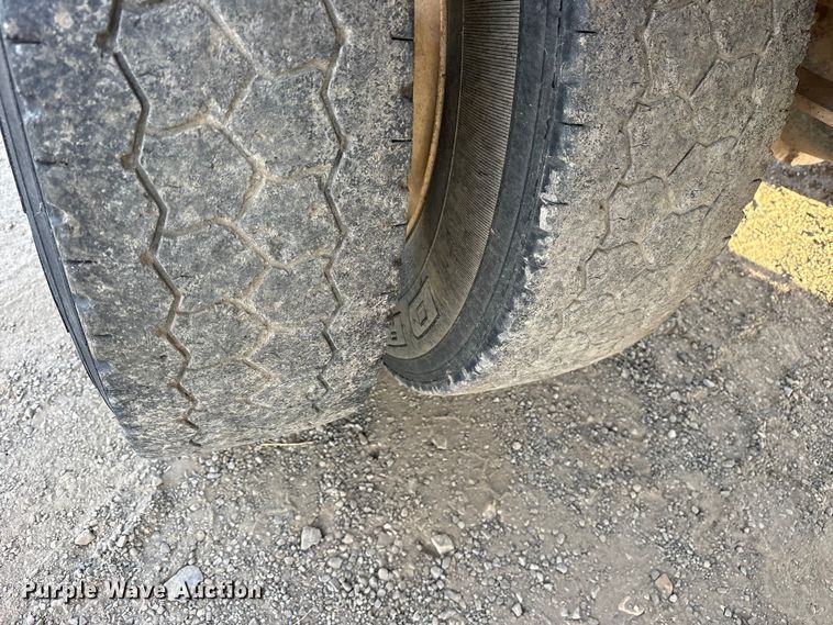 image for item ET7242 2000 International 4700 flatbed truck