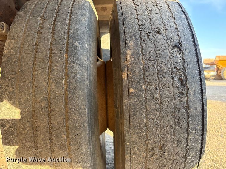 image for item ET7242 2000 International 4700 flatbed truck