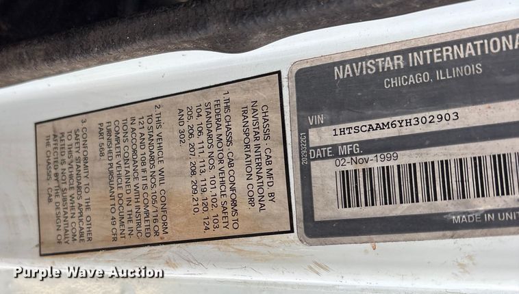 image for item ET7242 2000 International 4700 flatbed truck