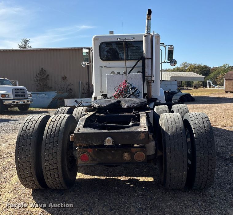 image for item ET7291 2005 Peterbilt 385 semi truck