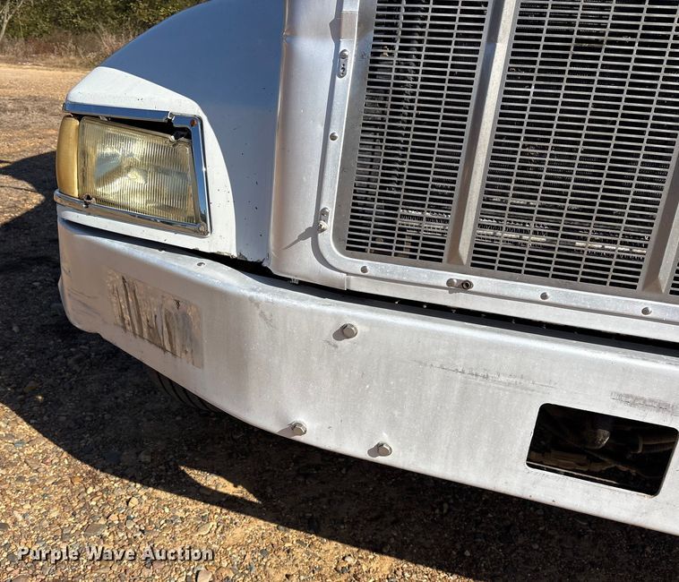 image for item ET7291 2005 Peterbilt 385 semi truck