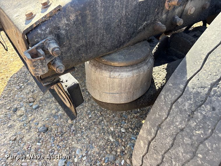 image for item ET7291 2005 Peterbilt 385 semi truck